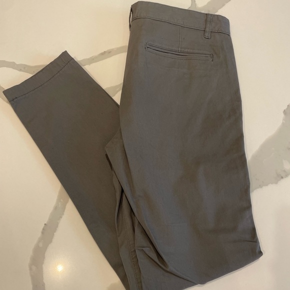 Men’s Gray Chinos NWT - Picture 1 of 2